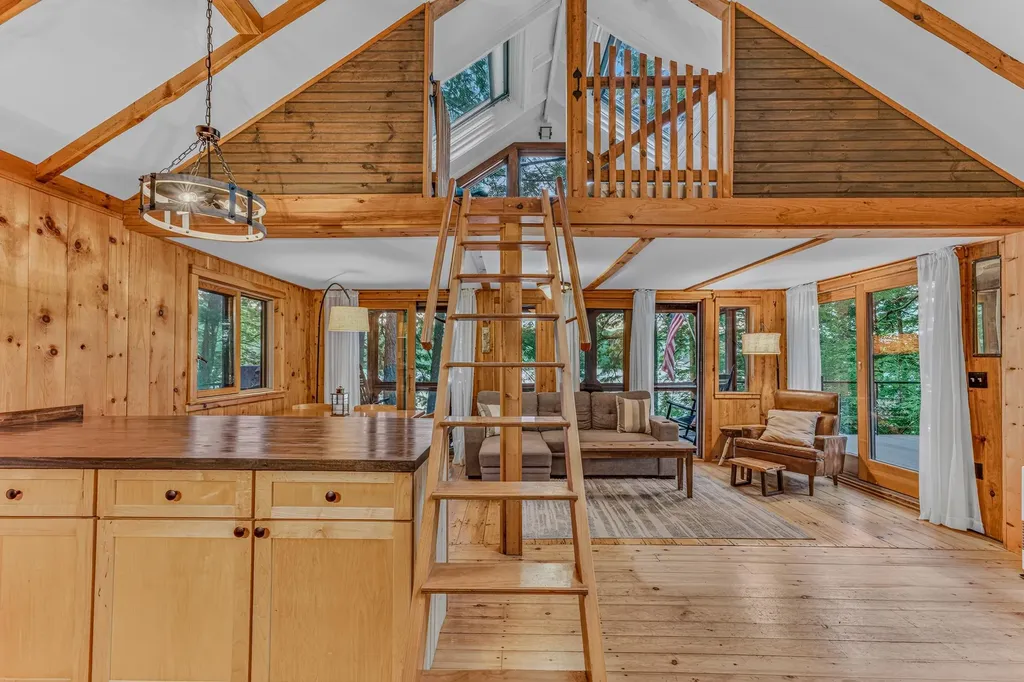 16 Hemlock Way Holderness NH 03245