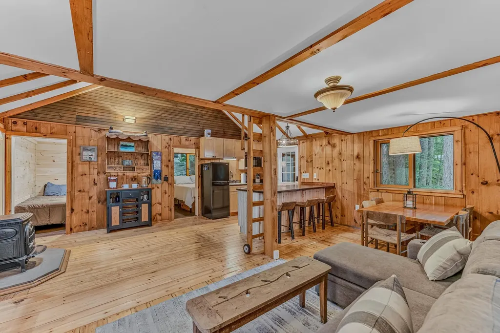 16 Hemlock Way Holderness NH 03245