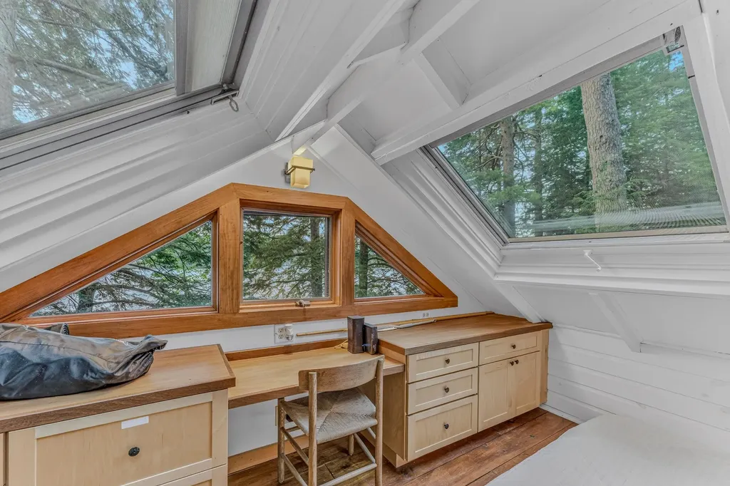 16 Hemlock Way Holderness NH 03245
