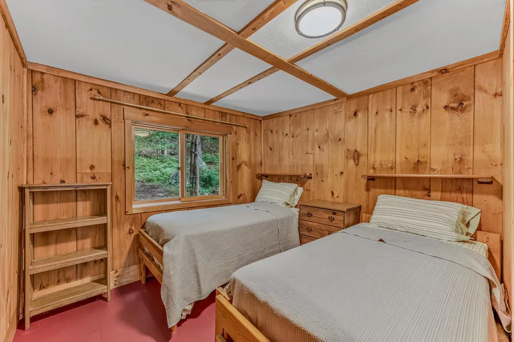 16 Hemlock Way Holderness NH 03245
