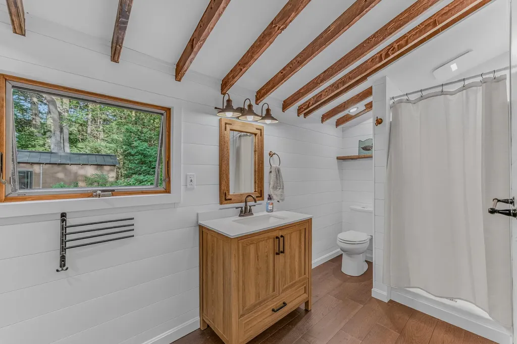 16 Hemlock Way Holderness NH 03245
