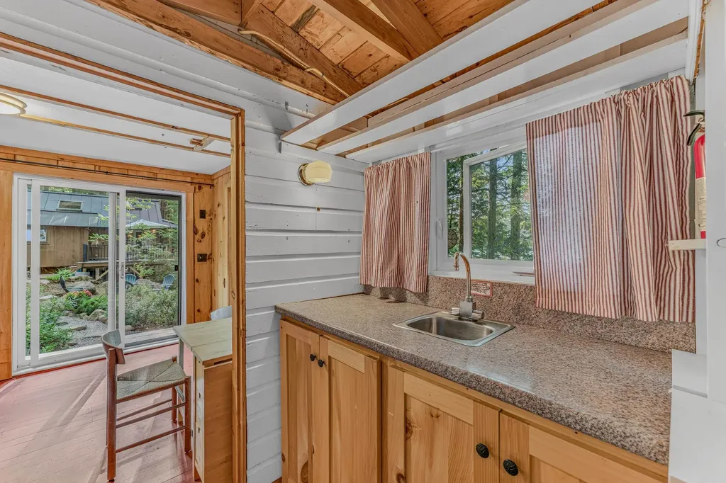 16 Hemlock Way Holderness NH 03245