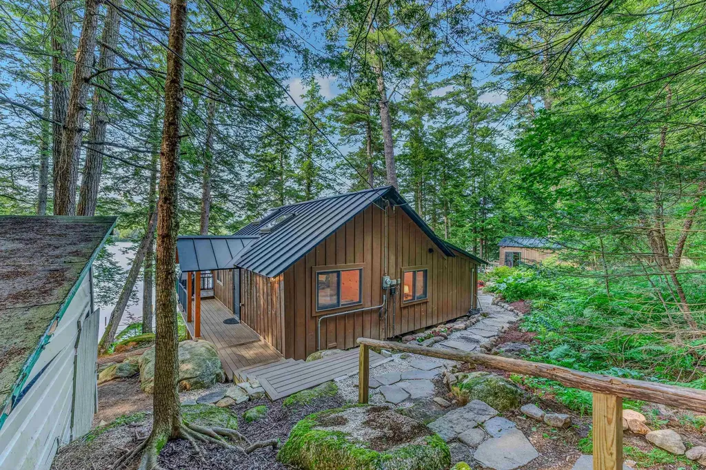 16 Hemlock Way Holderness NH 03245