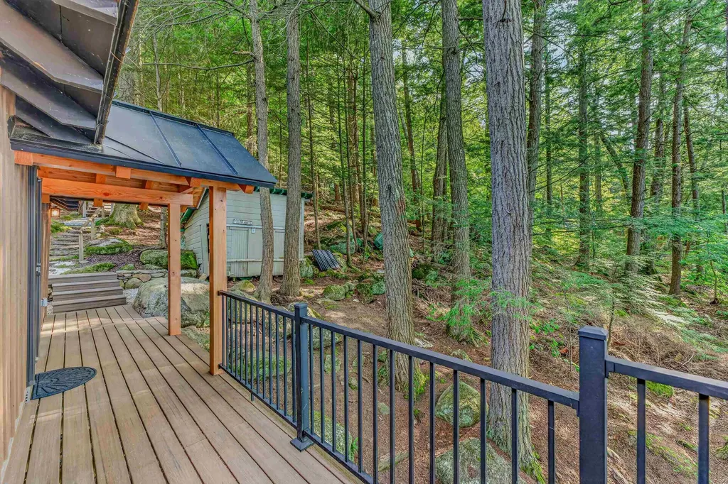 16 Hemlock Way Holderness NH 03245