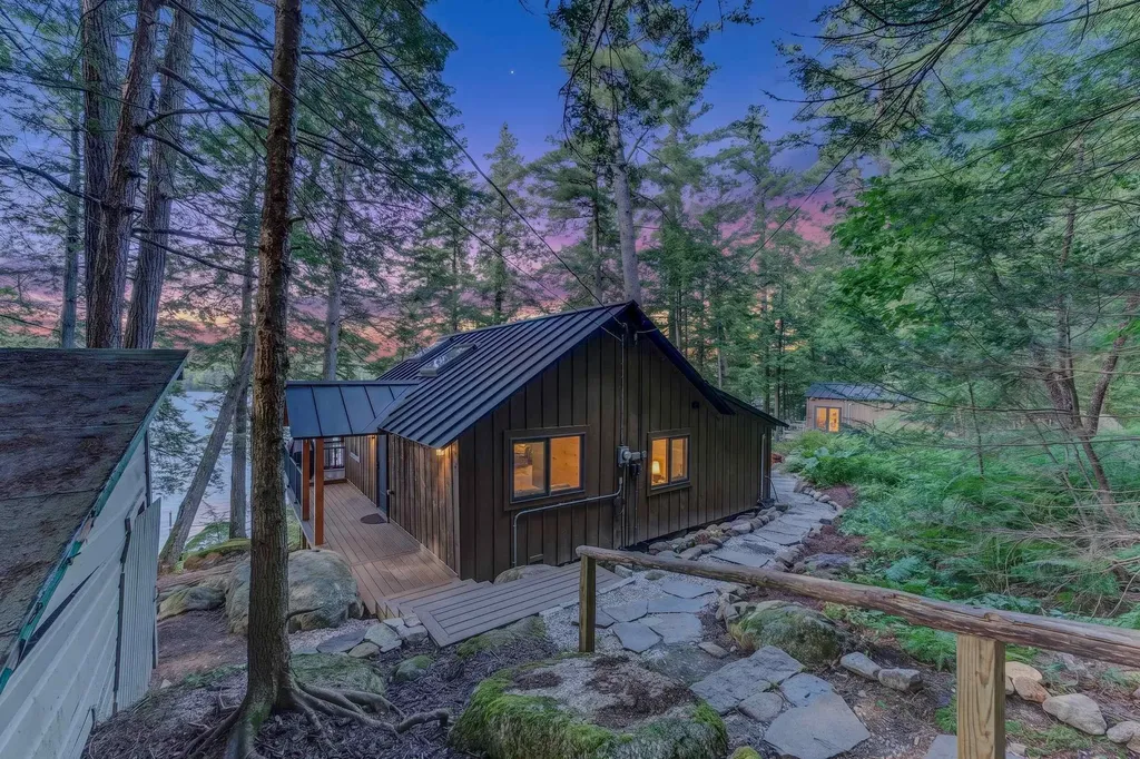 16 Hemlock Way Holderness NH 03245