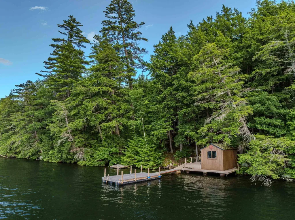 16 Hemlock Way Holderness NH 03245