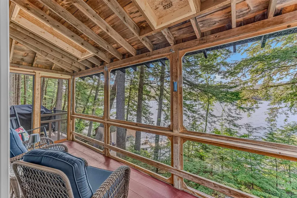 16 Hemlock Way Holderness NH 03245