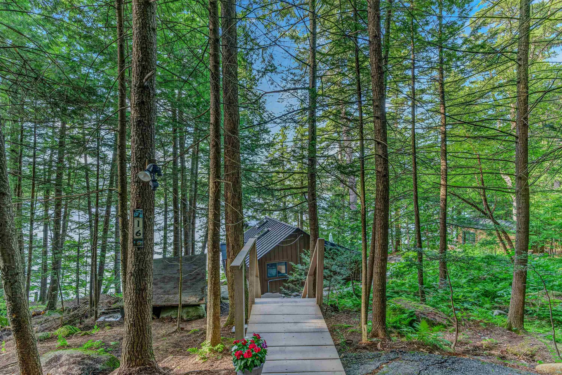 16 Hemlock Way Holderness NH 03245
