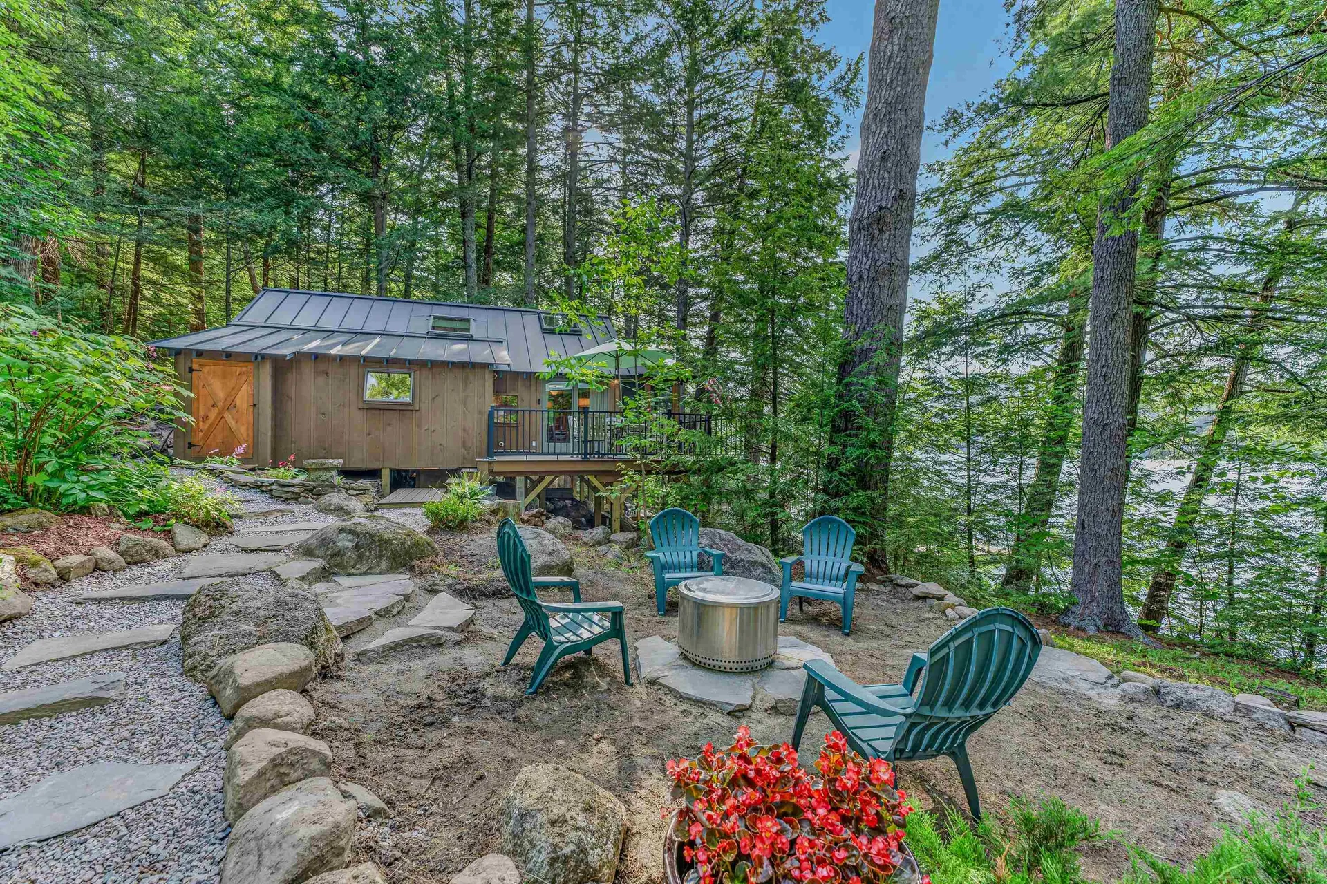 16 Hemlock Way Holderness NH 03245