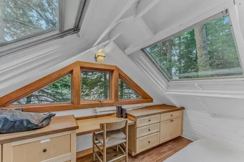16 Hemlock Way Holderness NH 03245