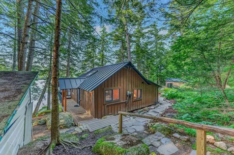 16 Hemlock Way Holderness NH 03245