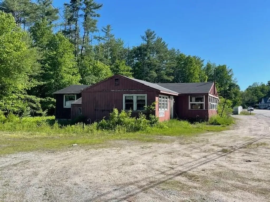 221 Henniker St Center Hillsborough NH 03244