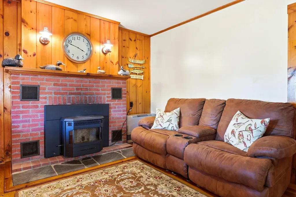 63 Lake Shore Drive Barnstead NH 03225