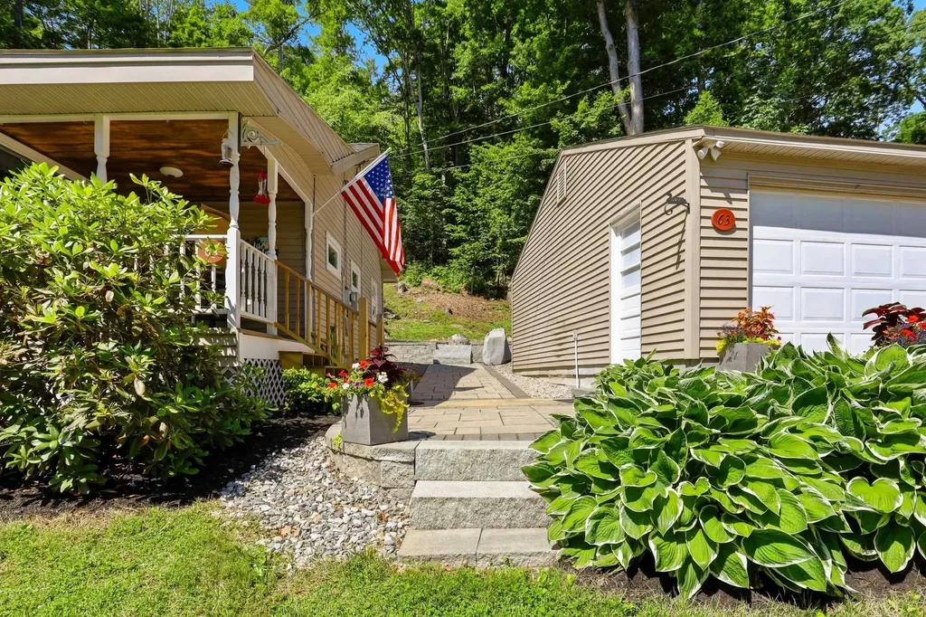 63 Lake Shore Drive Barnstead NH 03225