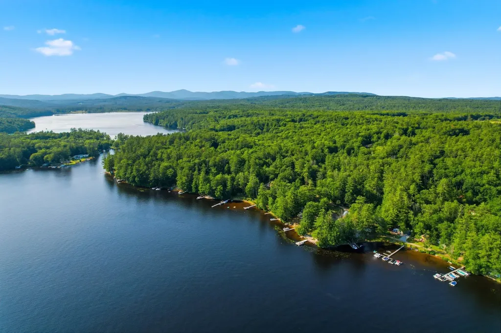 63 Lake Shore Drive Barnstead NH 03225