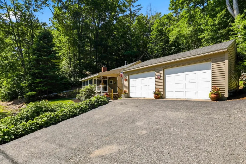63 Lake Shore Drive Barnstead NH 03225