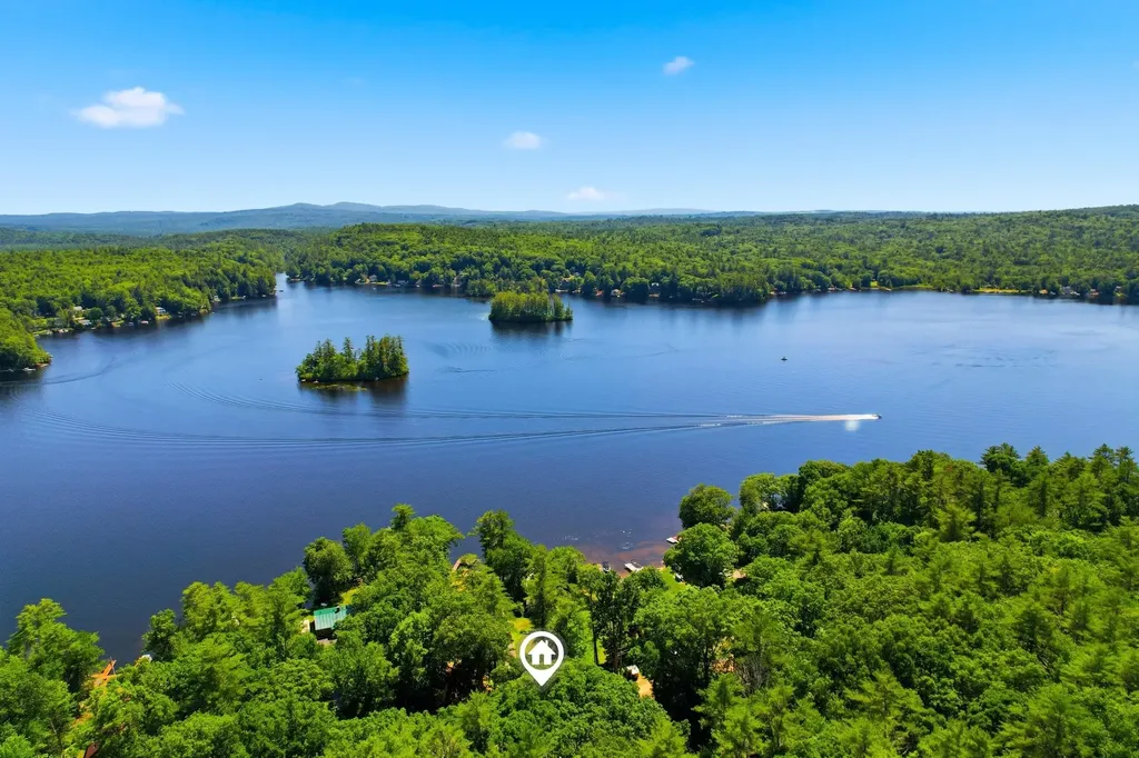 63 Lake Shore Drive Barnstead NH 03225