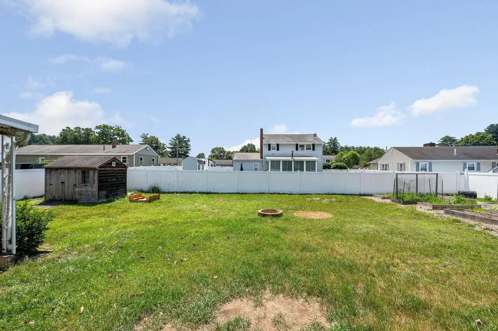 7 Raleigh Drive Nashua NH 03062