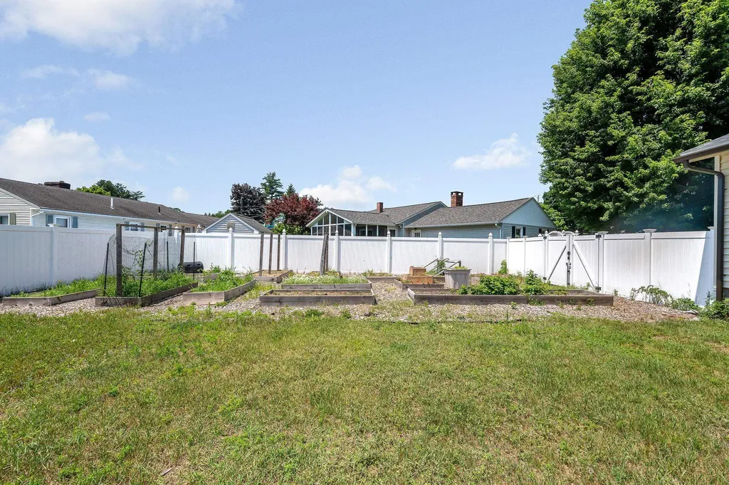 7 Raleigh Drive Nashua NH 03062