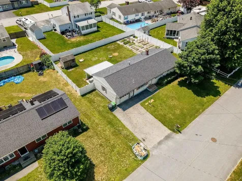 7 Raleigh Drive Nashua NH 03062