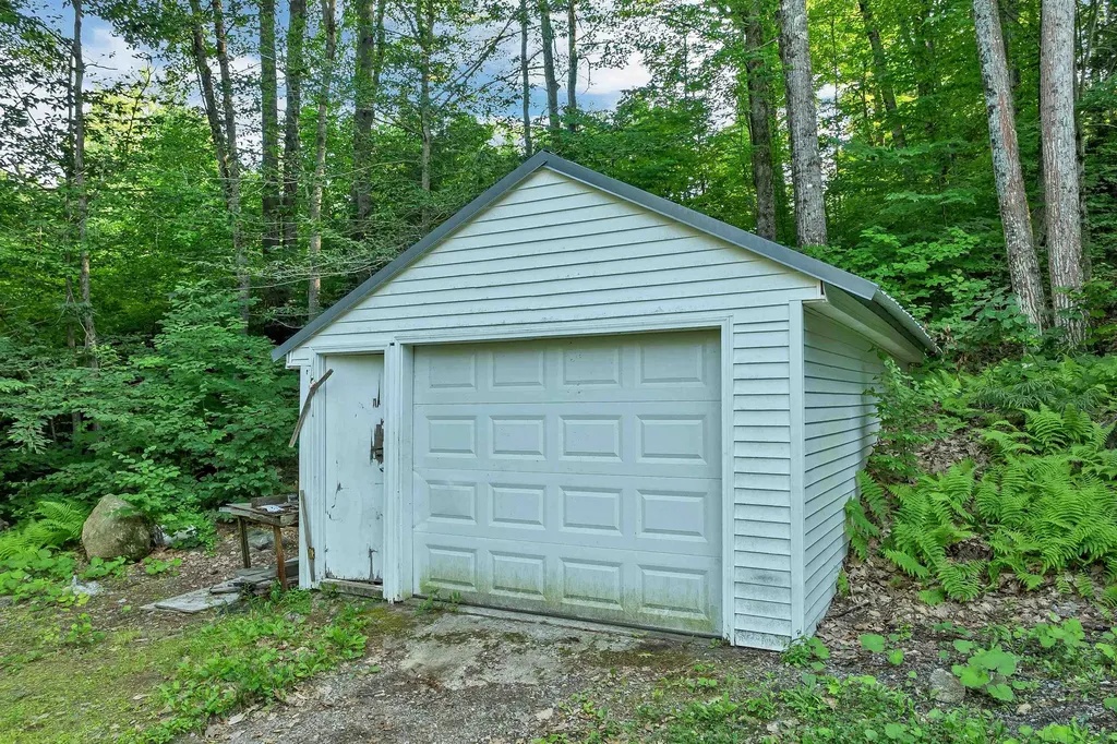 21 Birch Tree Lane Hillsborough NH 03244