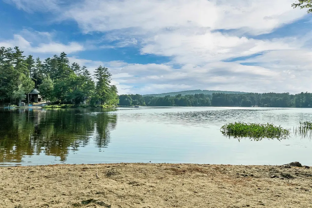 21 Birch Tree Lane Hillsborough NH 03244