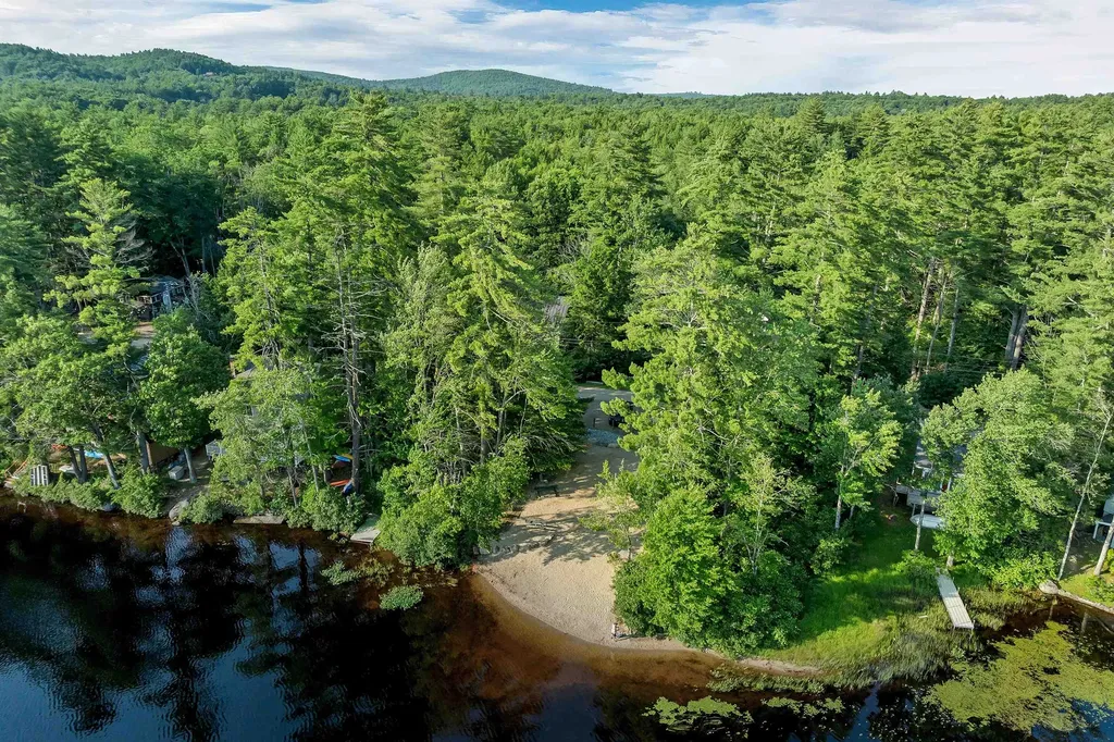 21 Birch Tree Lane Hillsborough NH 03244