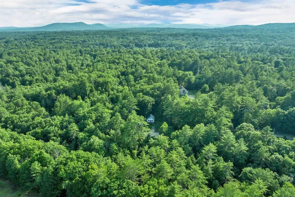 21 Birch Tree Lane Hillsborough NH 03244