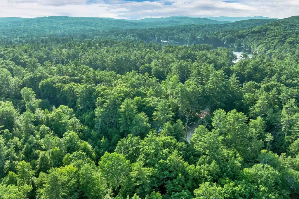 21 Birch Tree Lane Hillsborough NH 03244