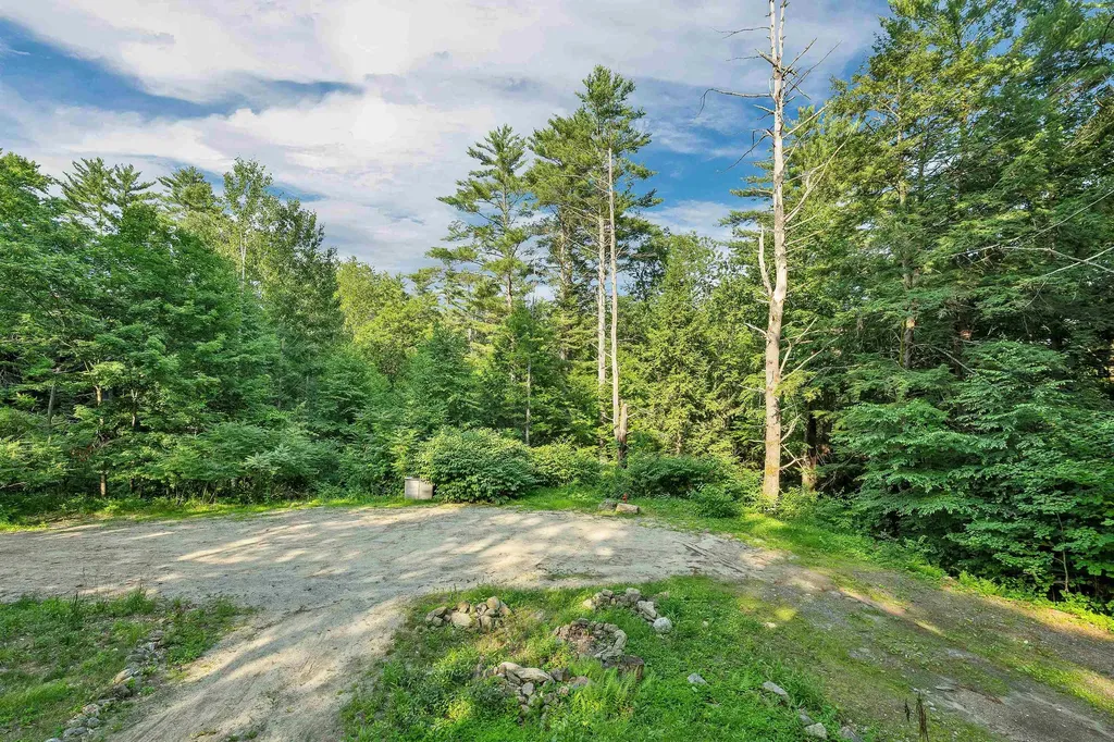 21 Birch Tree Lane Hillsborough NH 03244