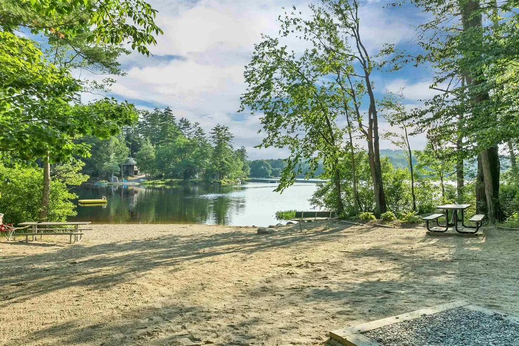 21 Birch Tree Lane Hillsborough NH 03244