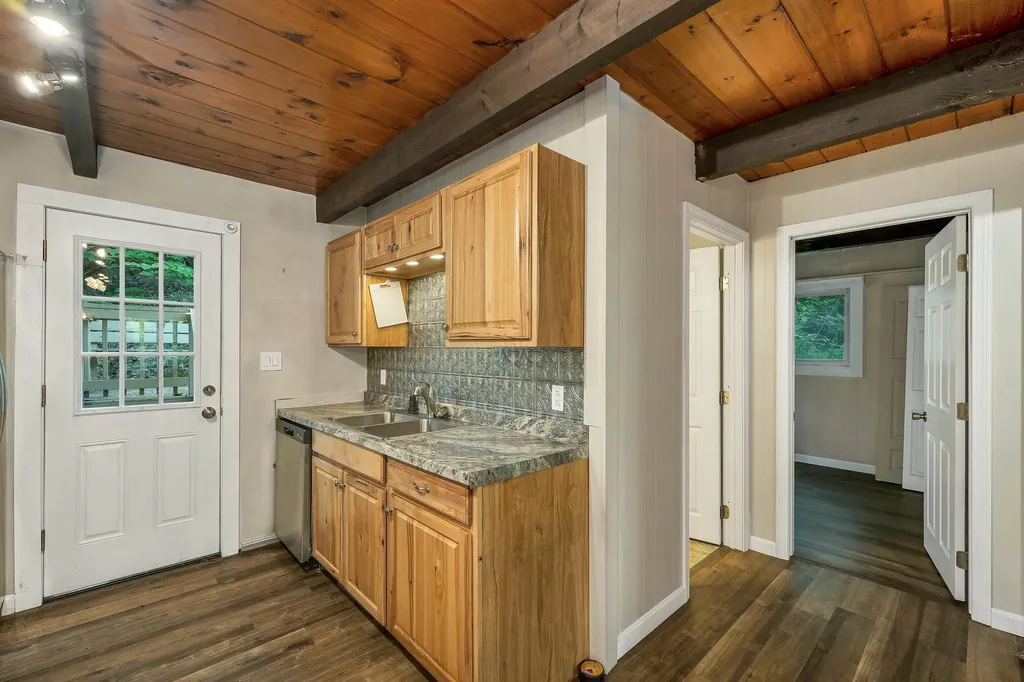 21 Birch Tree Lane Hillsborough NH 03244