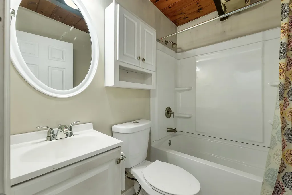 21 Birch Tree Lane Hillsborough NH 03244