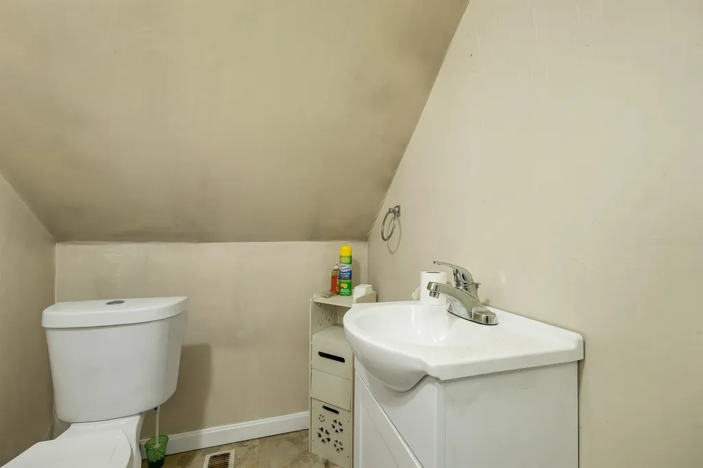 21 Birch Tree Lane Hillsborough NH 03244