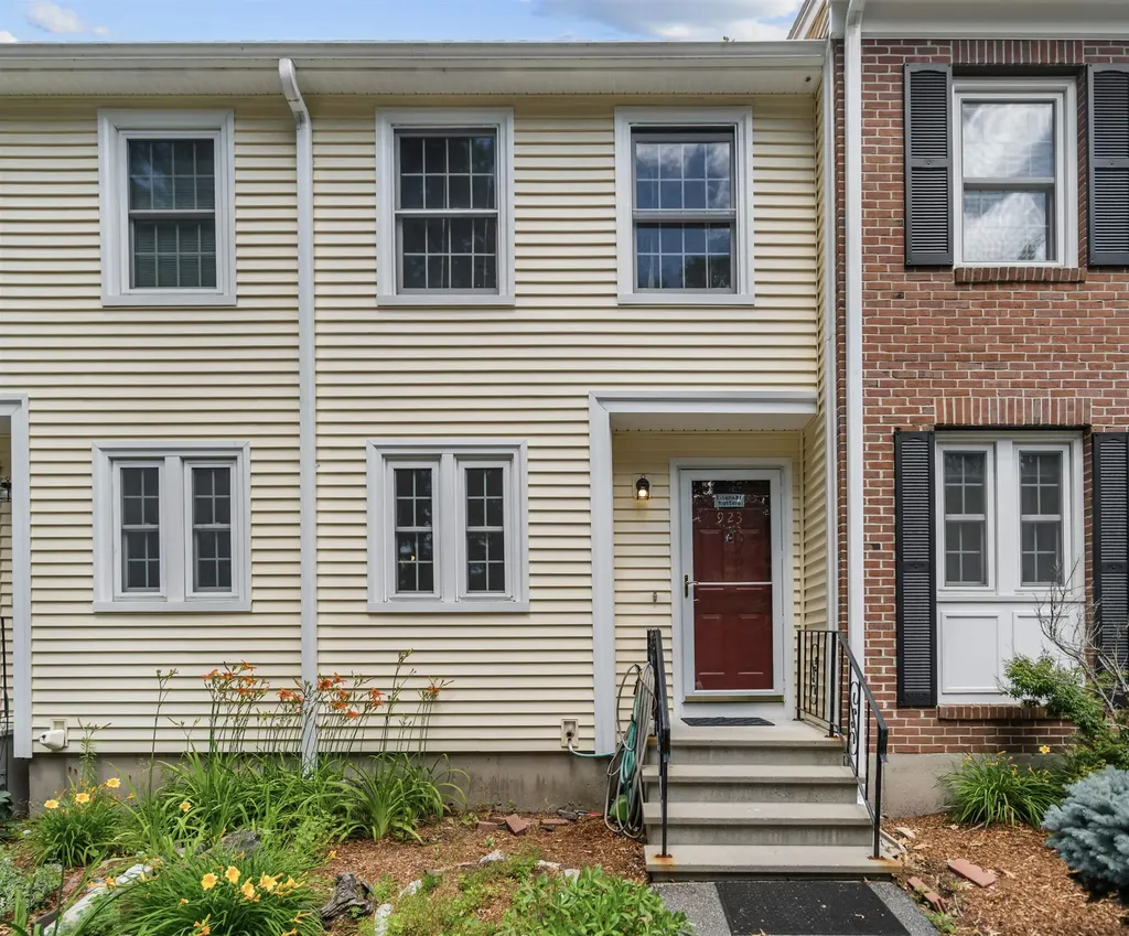 923 Fox Hollow Way Manchester NH 03104