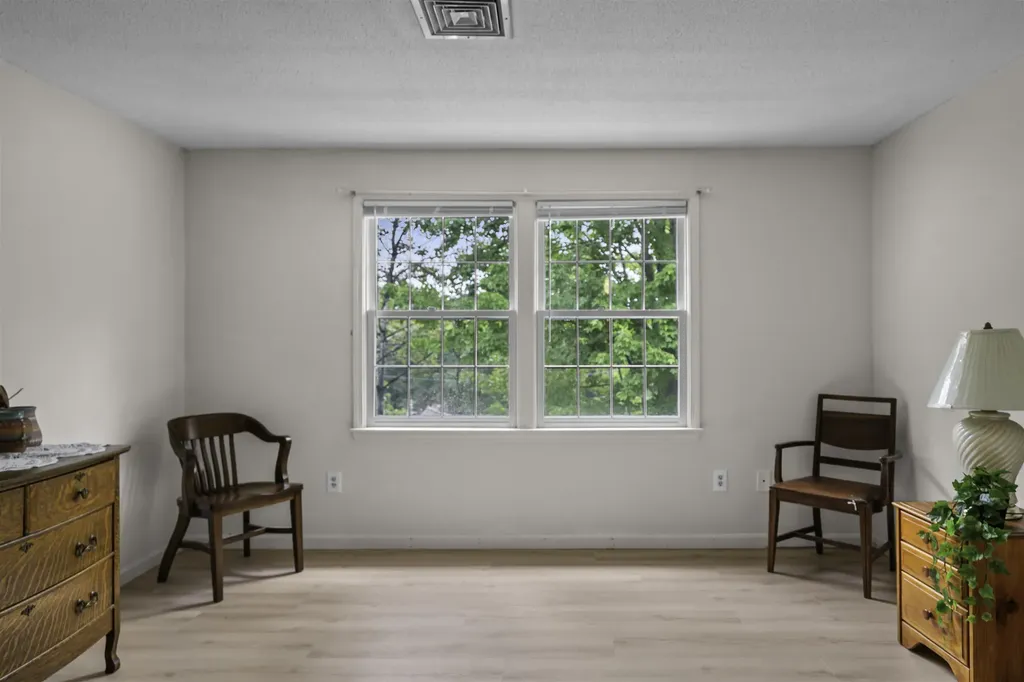 923 Fox Hollow Way Manchester NH 03104