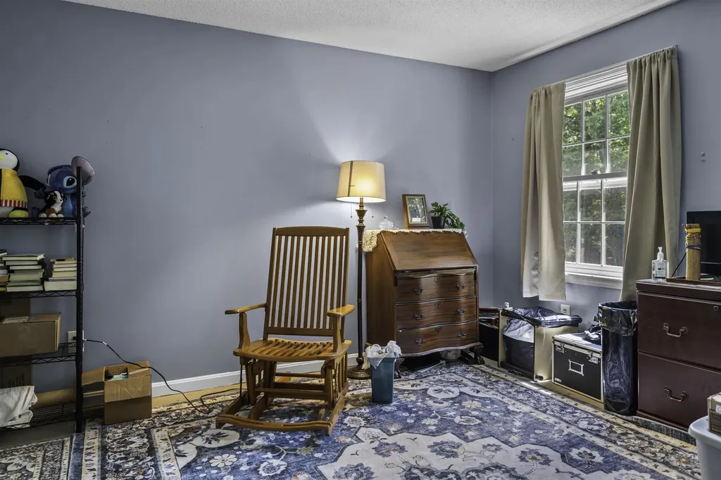 923 Fox Hollow Way Manchester NH 03104
