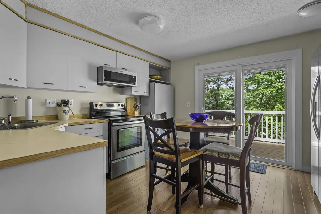 923 Fox Hollow Way Manchester NH 03104