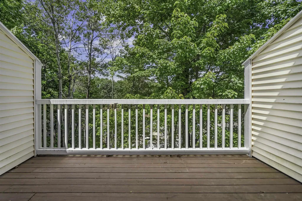 923 Fox Hollow Way Manchester NH 03104