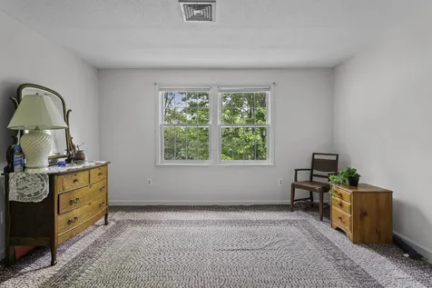923 Fox Hollow Way Manchester NH 03104