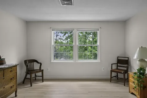 923 Fox Hollow Way Manchester NH 03104