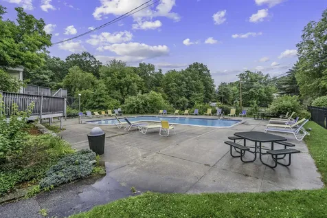 923 Fox Hollow Way Manchester NH 03104