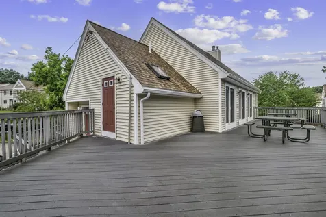 923 Fox Hollow Way Manchester NH 03104