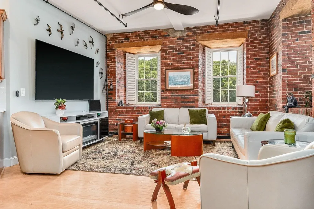 6 Bay Road Newmarket NH 03857