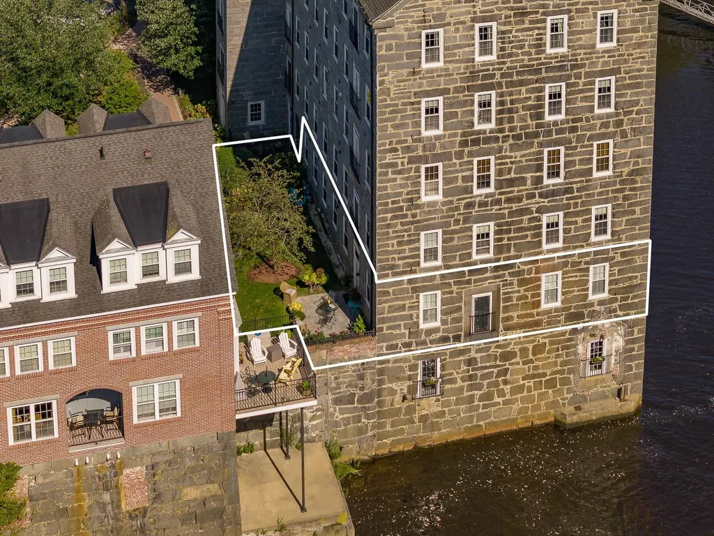 6 Bay Road Newmarket NH 03857
