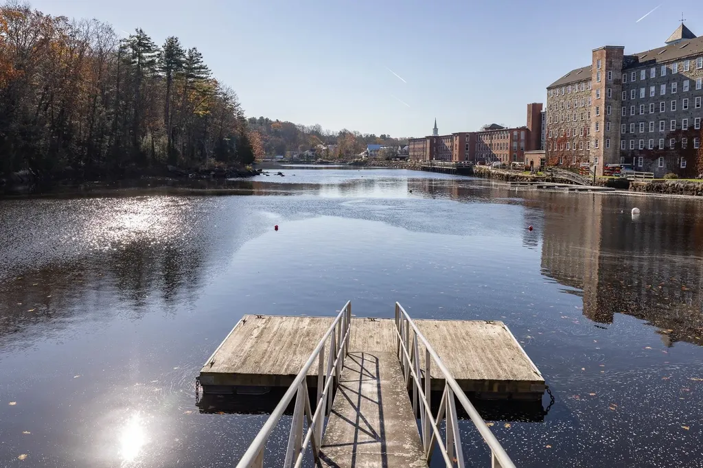 6 Bay Road Newmarket NH 03857