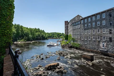 6 Bay Road Newmarket NH 03857