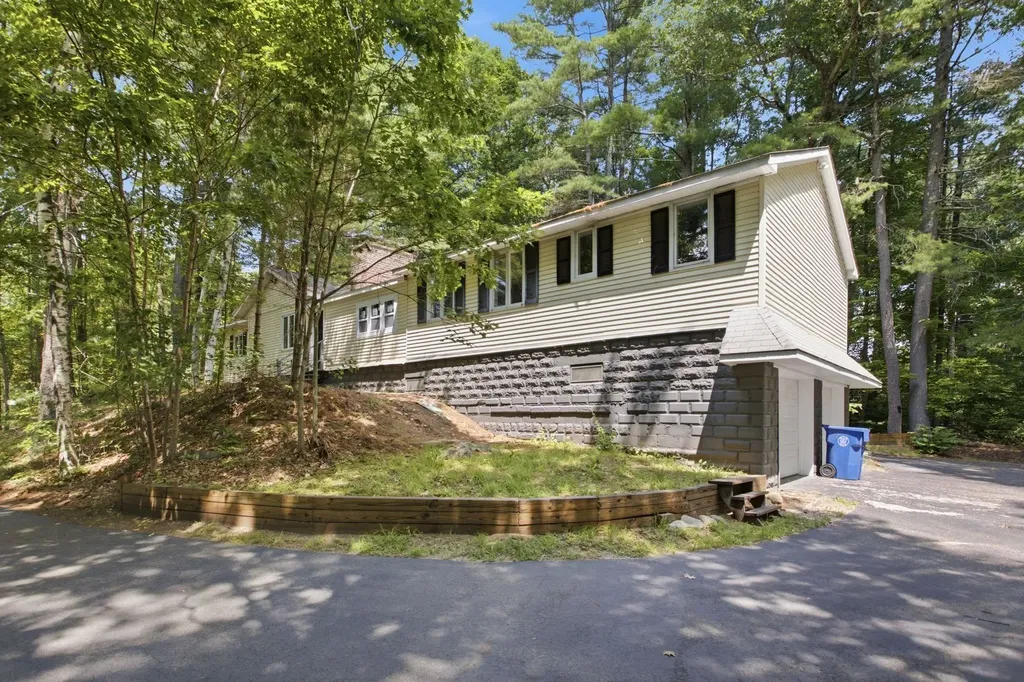 37 Hall Road Londonderry NH 03053