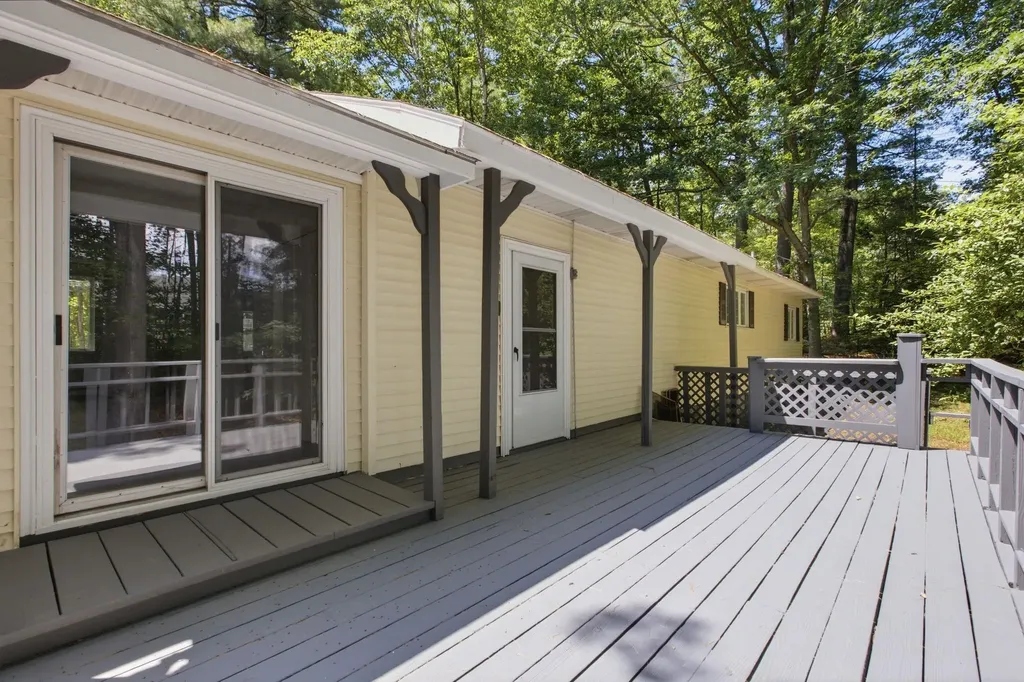 37 Hall Road Londonderry NH 03053