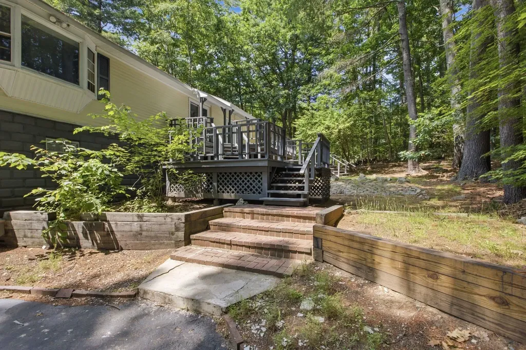 37 Hall Road Londonderry NH 03053